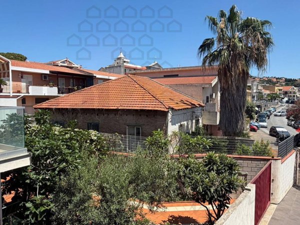 casa indipendente in vendita a Messina in zona Centro Storico