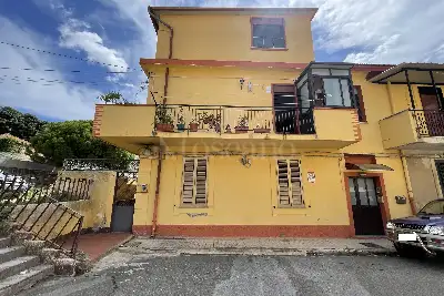 casa indipendente in vendita a Messina in zona Centro Storico