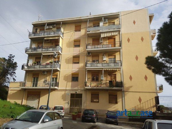 locale commerciale in vendita a Messina in zona Gazzi