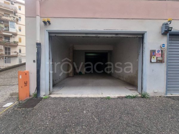 locale commerciale in vendita a Messina