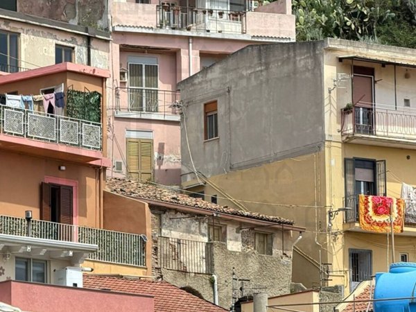 casa indipendente in vendita a Messina in zona Centro Storico