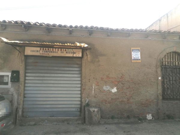 locale commerciale in vendita a Messina in zona Mili Marina