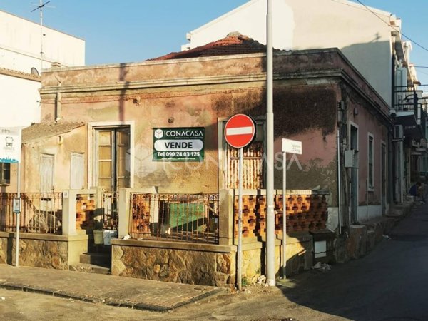 casa indipendente in vendita a Messina in zona Centro Storico