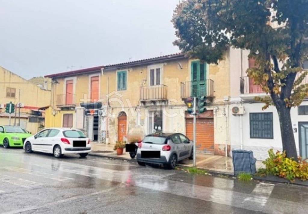 negozio in vendita a Messina in zona Camaro