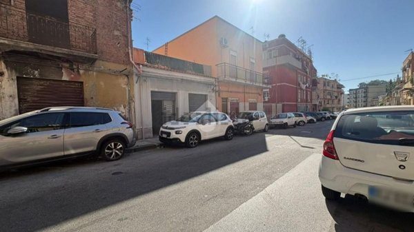 locale commerciale in vendita a Messina