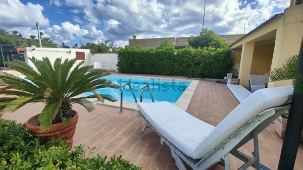 casa indipendente in vendita a Messina in zona Torre Faro