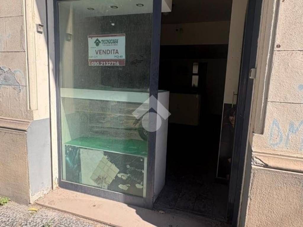 locale commerciale in vendita a Messina in zona Centro Storico