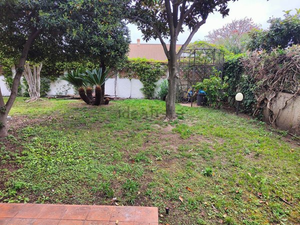 casa indipendente in vendita a Messina in zona Rodia