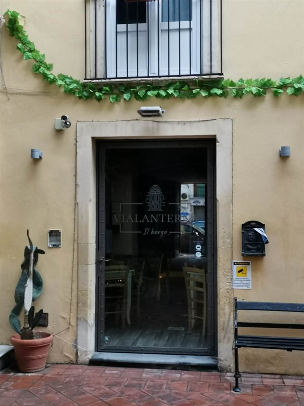 locale commerciale in vendita a Messina in zona Centro Storico
