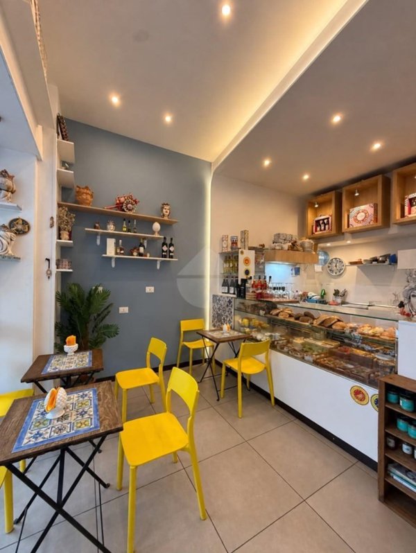 locale commerciale in vendita a Messina in zona Centro Storico
