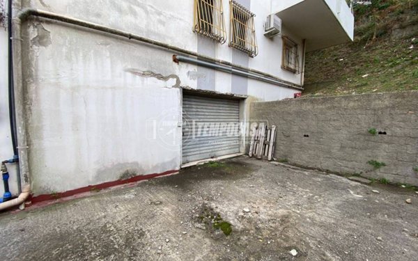 locale commerciale in vendita a Messina