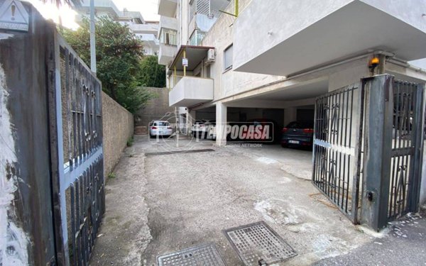 locale commerciale in vendita a Messina