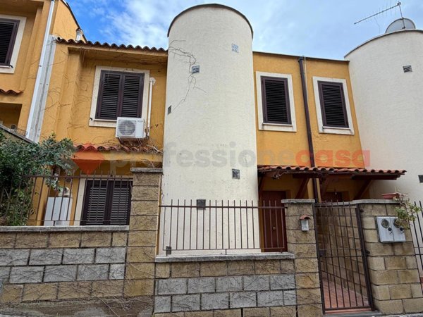 casa indipendente in vendita a Messina in zona Paradiso