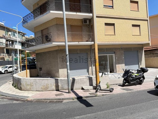 locale commerciale in vendita a Messina in zona Minissale