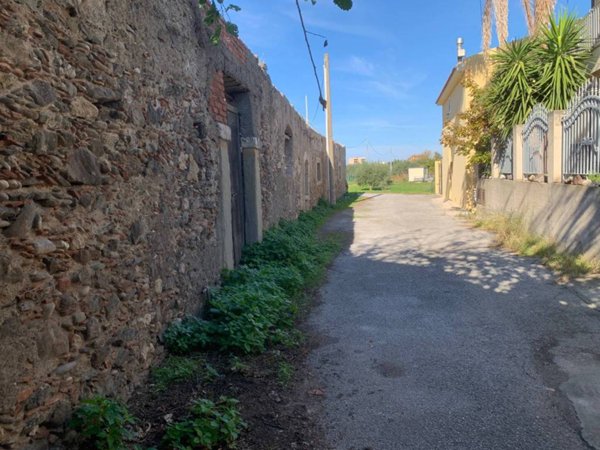 locale commerciale in vendita a Milazzo
