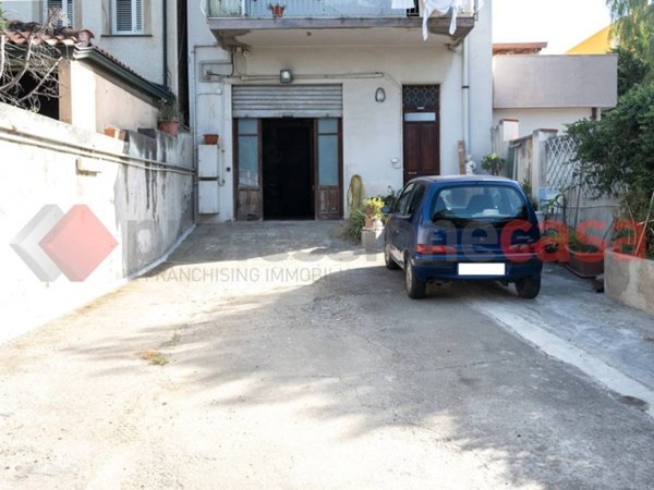 locale commerciale in vendita a Milazzo in zona San Pietro