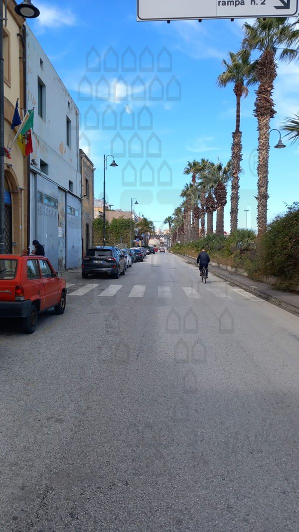 locale commerciale in vendita a Milazzo