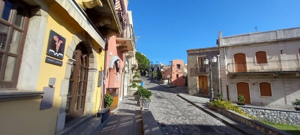 locale commerciale in vendita a Milazzo
