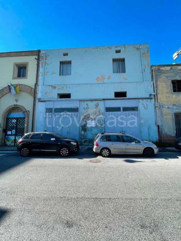 locale commerciale in vendita a Milazzo