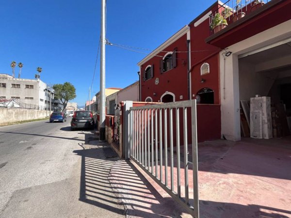 locale commerciale in vendita a Milazzo in zona San Pietro