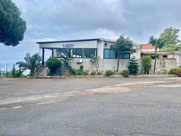 negozio in vendita a Milazzo in zona Capo Milazzo
