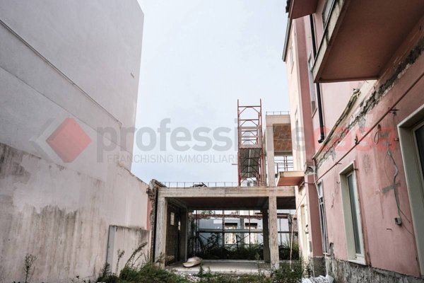 locale commerciale in vendita a Milazzo