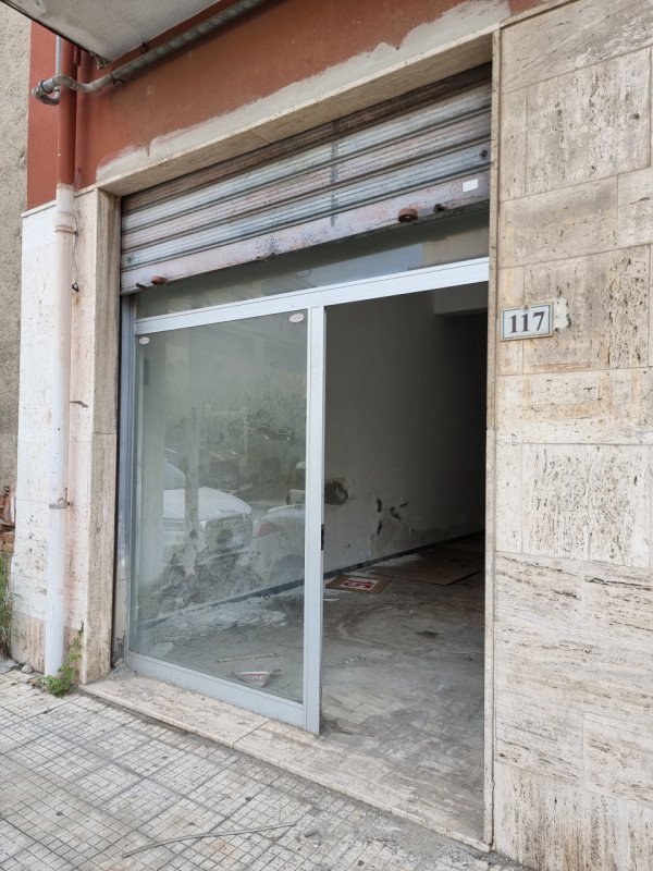 locale commerciale in vendita a Milazzo