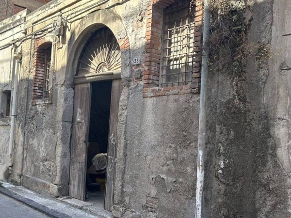 locale commerciale in vendita a Milazzo