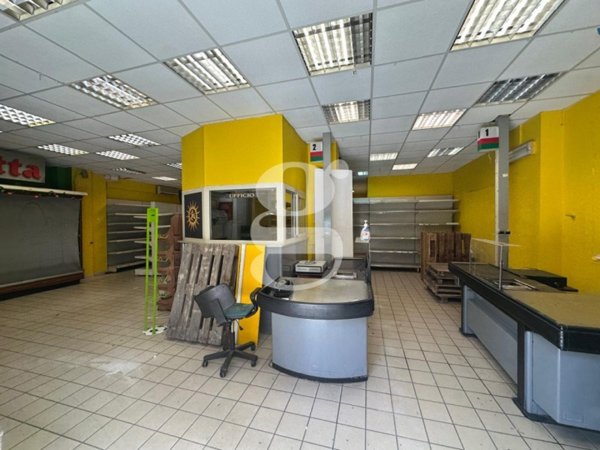 locale commerciale in vendita a Milazzo in zona San Giovanni