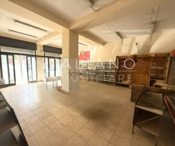 locale commerciale in vendita a Milazzo