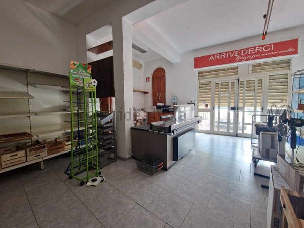 locale commerciale in vendita a Milazzo in zona Santa Marina