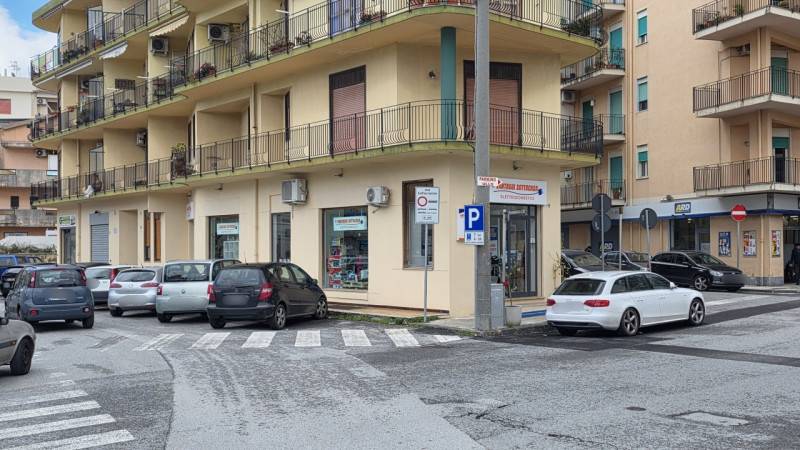 locale commerciale in vendita a Milazzo in zona San Giovanni