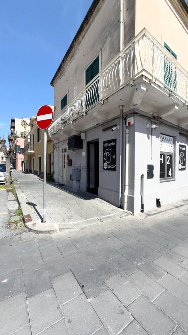locale commerciale in vendita a Milazzo