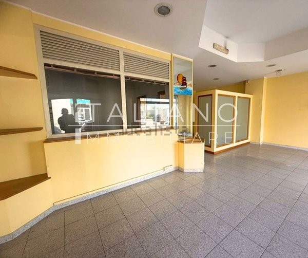 locale commerciale in vendita a Milazzo
