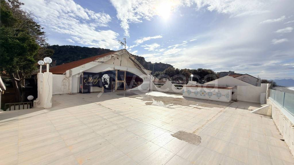negozio in vendita a Milazzo in zona Capo Milazzo