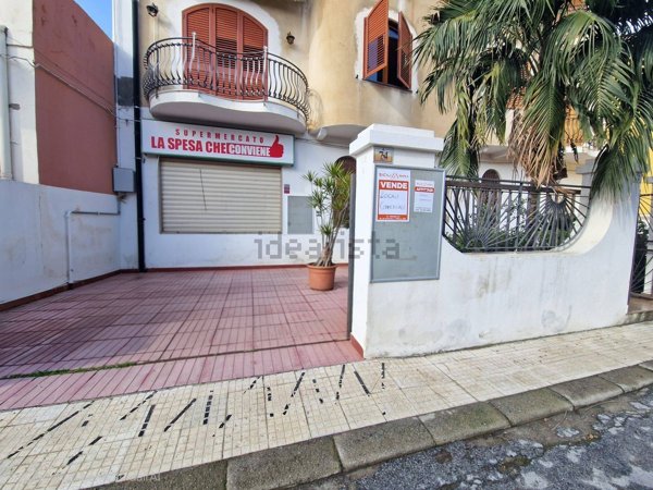 locale commerciale in vendita a Milazzo in zona Santa Marina