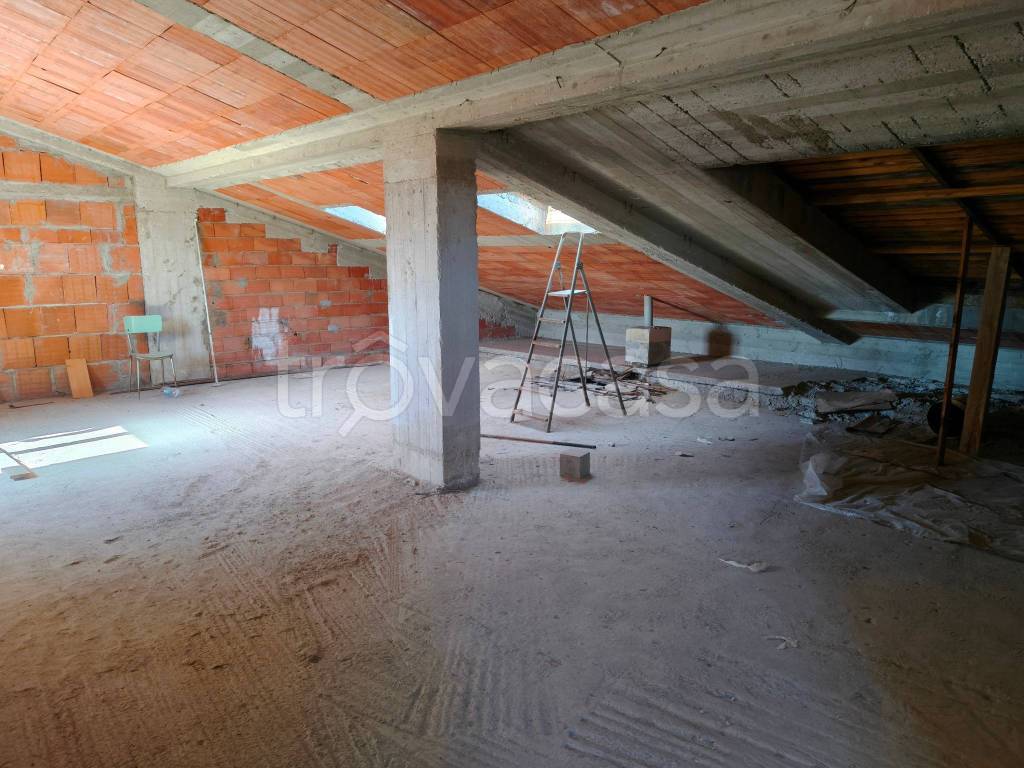 locale commerciale in vendita a Milazzo