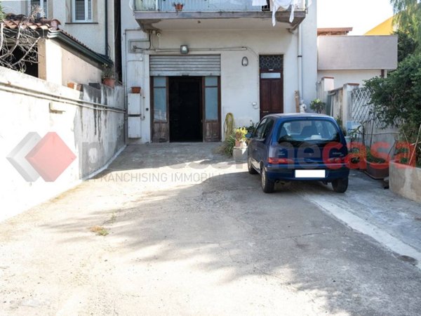 locale commerciale in vendita a Milazzo