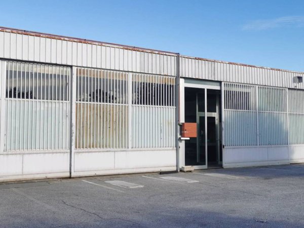 locale commerciale in vendita a Milazzo in zona San Pietro
