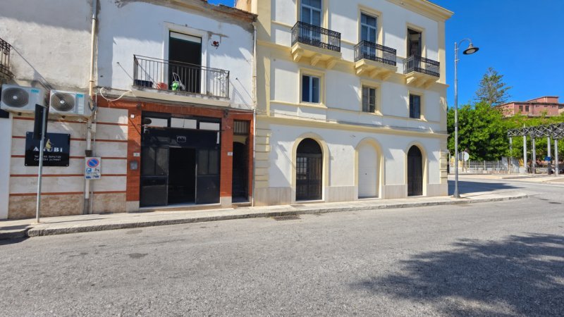 locale commerciale in vendita a Milazzo in zona San Giovanni
