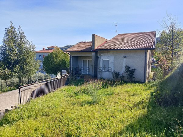 casa indipendente in vendita a Militello Rosmarino in zona Ferretta