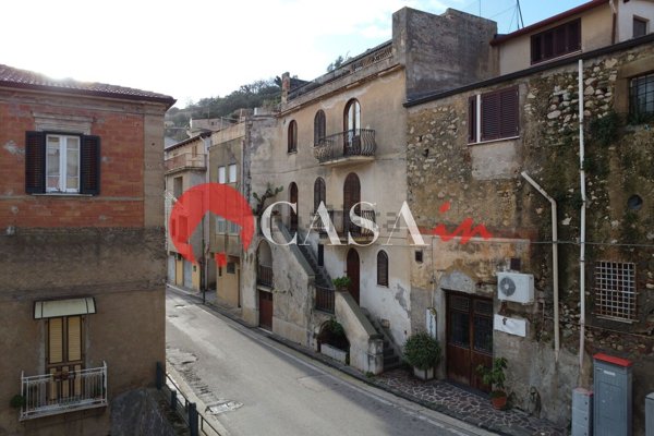 pentavano in vendita a Militello Rosmarino in zona Varvazza