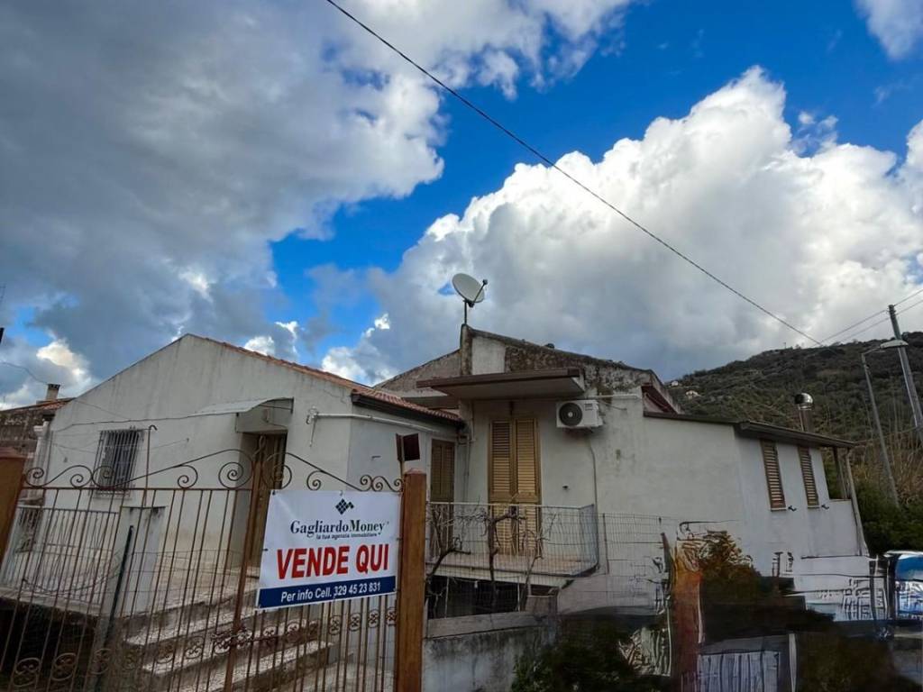 casa indipendente in vendita a Militello Rosmarino in zona Ferretta