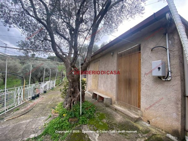 casa indipendente in vendita a Militello Rosmarino in zona Varvazza