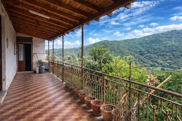 casa indipendente in vendita a Mirto