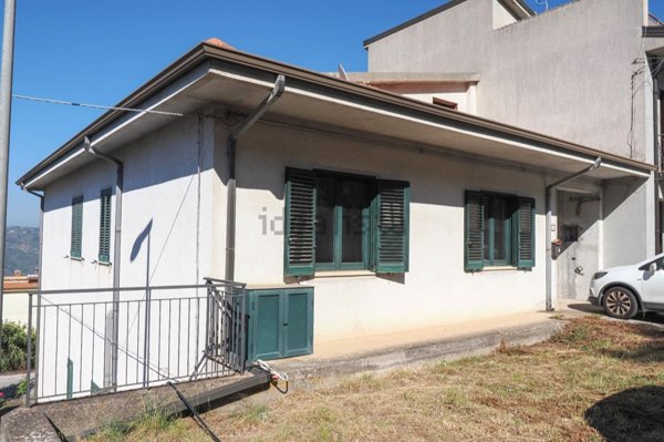 casa indipendente in vendita a Mirto