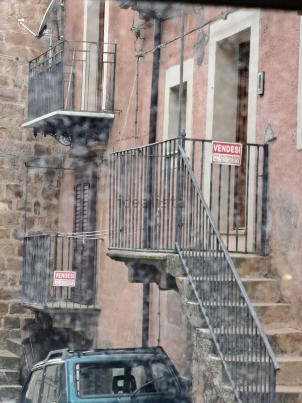 esavano in vendita a Mistretta