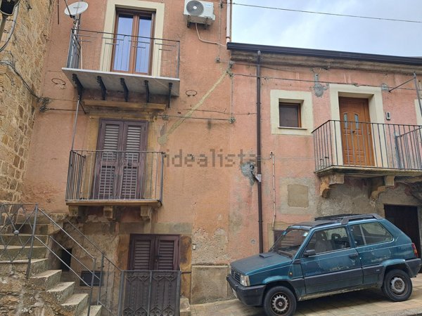 esavano in vendita a Mistretta