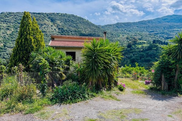 casa indipendente in vendita a Mistretta