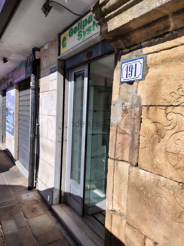 locale commerciale in vendita a Mistretta